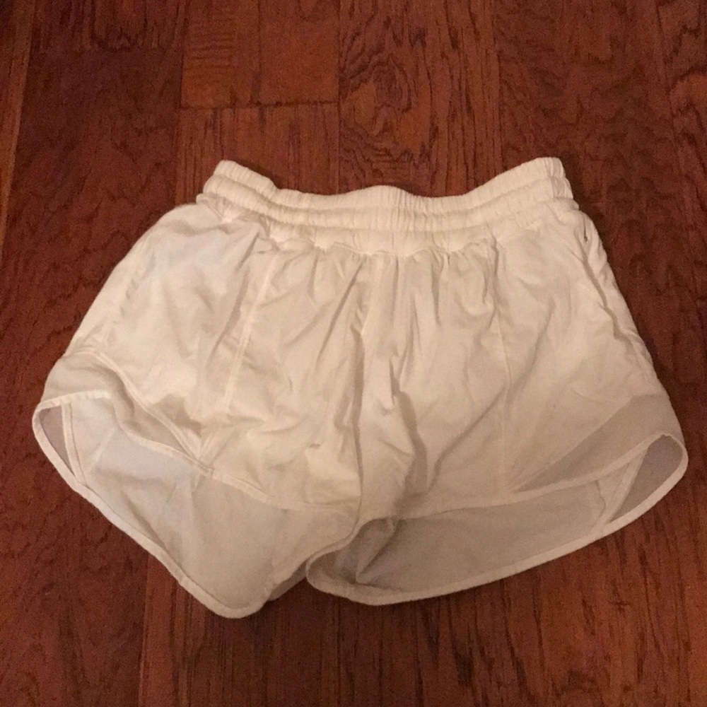 White lululemon hotty hot shorts long 4”